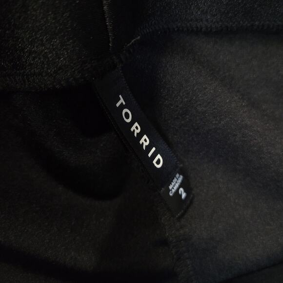 Torrid Pants Womens 2 (2X) Black Leggings Stretch Pull On Activewear Plus Size - Picture 2 of 10